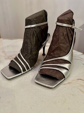 sigerson morrison Silver leather strappy heels sandals with criss-cross straps,